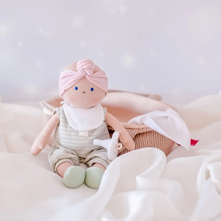 Knitted Carry Cot W/Remi Baby Soother & Blanket