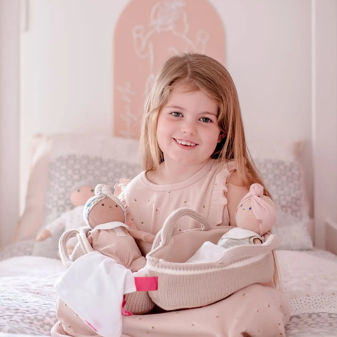 Knitted Carry Cot W/Remi Baby Soother & Blanket
